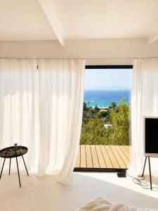 THE HILL Suite
