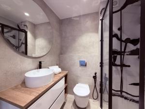 Agua Plaza T2 with Pool & AC