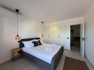 Agua Plaza T2 with Pool & AC