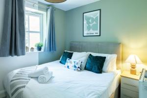 2 bedrm | 1 bath | 1 free parking space