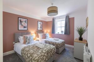 2 bedrm | 1 bath | 1 free parking space
