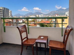 Matisse No28 Central Apartment with Two Balconies