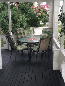 A hidden Paradise - charming chalet with 2,400m2 garden, 5 minutes from the beach