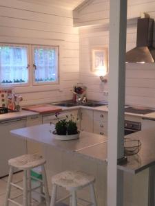 A hidden Paradise - charming chalet with 2,400m2 garden, 5 minutes from the beach