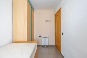 House with Private Solarium, BBQ and Beach