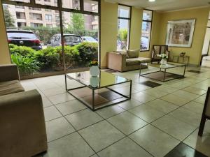 Departamento Vivaceta, Metro Hospitales