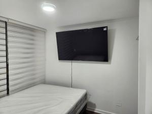 Departamento Vivaceta, Metro Hospitales