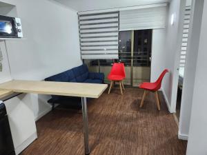 Departamento Vivaceta, Metro Hospitales