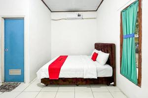 RedDoorz at Penginapan Riansah Ujunggenteng Sukabumi