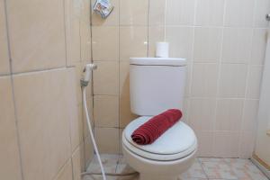 Nice and Fancy Studio at Green Pramuka City Apartment By Travelio