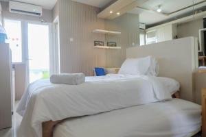 Nice and Fancy Studio at Green Pramuka City Apartment By Travelio