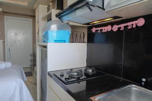 Nice and Fancy Studio at Green Pramuka City Apartment By Travelio