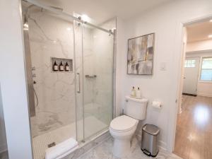 Renovated Upstairs Apartment