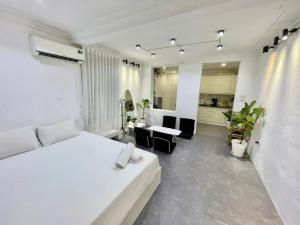 Hidden Paradise with 2 bedrooms, Free Washer, 10 minutes Walking to Hanoi Old Quarter