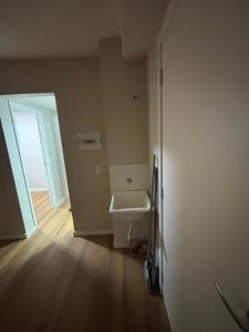 Apt vazio dois quartos com sacada