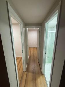 Apt vazio dois quartos com sacada