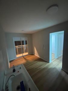 Apt vazio dois quartos com sacada