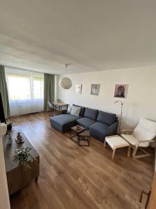 Tichý priestranný apartmán s parkovaním