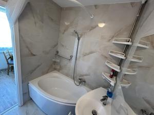 Tichý priestranný apartmán s parkovaním