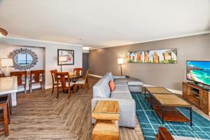 Ocean-Beach Vacation Condo at Waikiki Beach Tower wAmazing Hotel Amenities