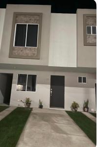 Burdeos Casa nueva Tijuana con aire acondicionado