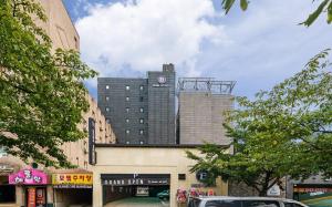 Brown Dot Hotel Guun