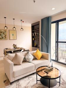Versailles Square Apartment by Homii