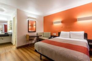 Queen Room - Non-Smoking room in Motel 6-Garland TX - Dallas