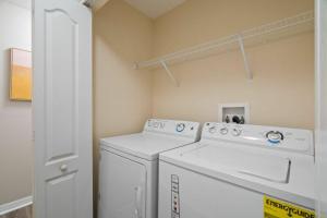 Dream Townhouse 4BR at Storey Lake Private Pool