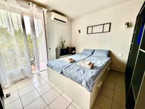 Juan-les-Pins Beachside 1BR Apartment, Air Conditioned, parking place