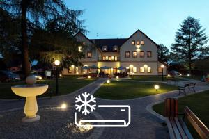 Hotel Modrzewiowy Dwór