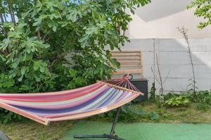 Group-Friendly Apartment with Garden & BBQ