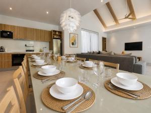 Kamala Grand Estate 5BR Luxury Pool Villa with Seamless Voyager Arrival