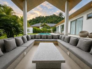 Kamala Grand Estate 5BR Luxury Pool Villa with Seamless Voyager Arrival