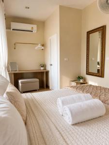 8 Bedroom Bangkok Family Home Sleeps 20 Near Safari World