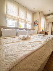 8 Bedroom Bangkok Family Home Sleeps 20 Near Safari World
