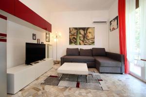 Red Touch Flat - Design & San Siro