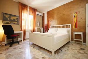Red Touch Flat - Design & San Siro