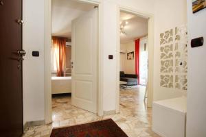 Red Touch Flat - Design & San Siro