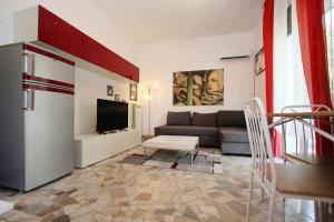 Red Touch Flat - Design & San Siro