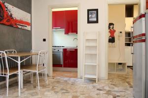 Red Touch Flat - Design & San Siro
