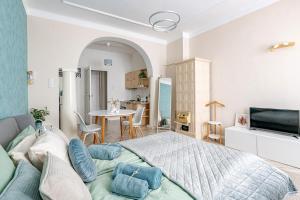 West Side Studio w AC by NW