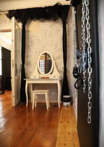 Q Art Noir Relax Residence