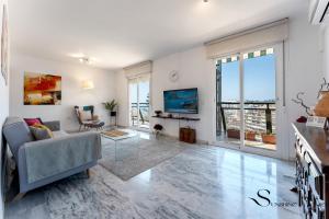 Terrace of Paradise, 3 Bed Duplex, Bbq, Views, Pool, Parking