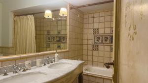 Great Greece Le Convivial Suites