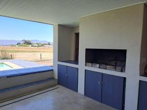 Country Retreat with Pool Braai, Sleeps 6
