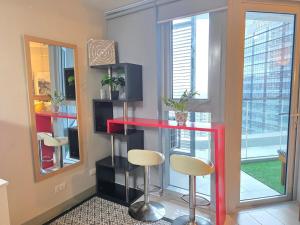 Urban Oasis at BGC Uptown Parksuites with Balcony 300mbps close to Uptown Mall Grand Hyatt Mitsukoshi and St Lukes