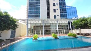 Urban Oasis at BGC Uptown Parksuites with Balcony 300mbps close to Uptown Mall Grand Hyatt Mitsukoshi and St Lukes