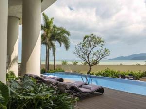 Beachfront, 4 bedrooms, for Big Family