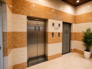 Hotel Beverly Palace Santacruz - Near BKC - Mumbai Airport T1 - Local Unmarried Couples not allowed
